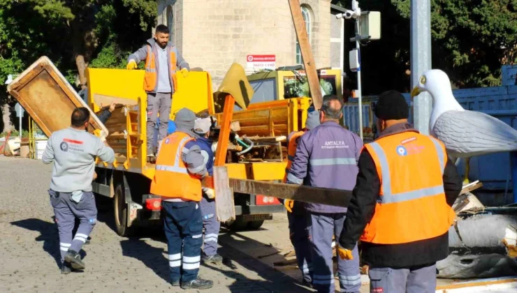 Antalya Büyükşehir Belediyesi Fırtına Sonrası Temizlik Çalışması Yaptı