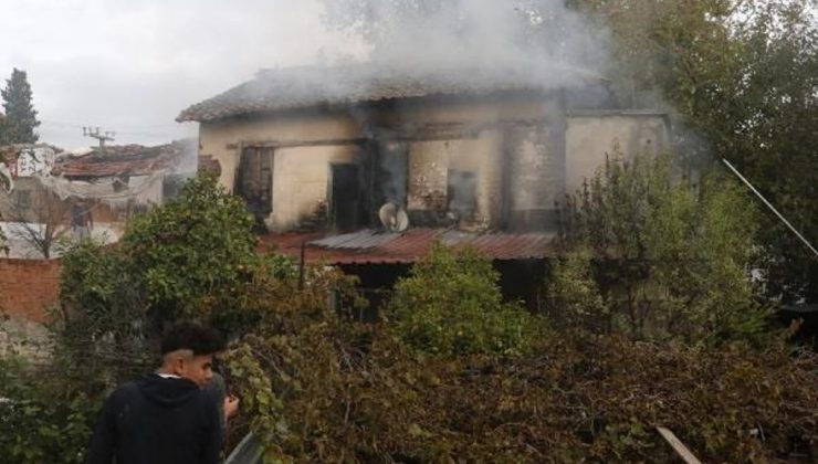 Antalya’da Tarihi Evde Yangın: Engelli Oğlu Kurtarıldı