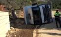Alanya’da inşaat şantiyesinde kaza: Kamyon devrildi, sürücü hafif yaralandı