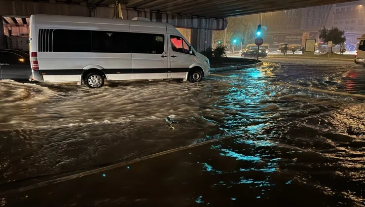 Antalya’da Şiddetli Yağış Nedeniyle Eğitime Ara Verildi