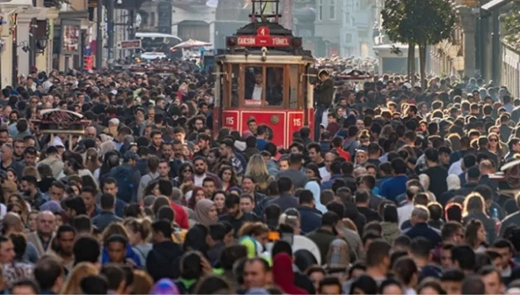 İstanbul’da en çok fiyat artışı köprülerde, en çok düşüş ise gömlekte oldu