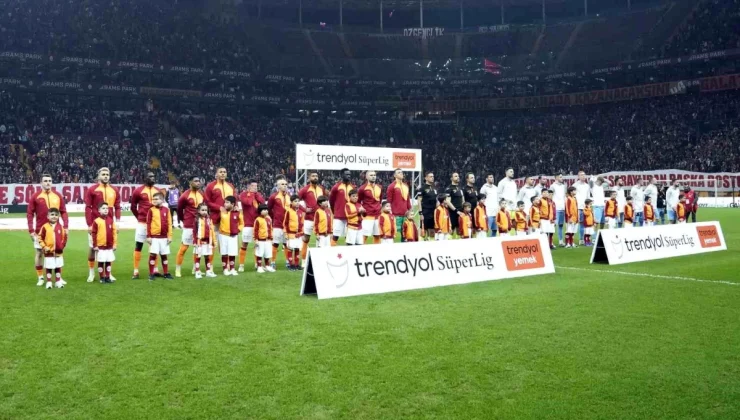 Trendyol Süper Lig: Galatasaray: 1 Antalyaspor: 0 (Maç devam ediyor)