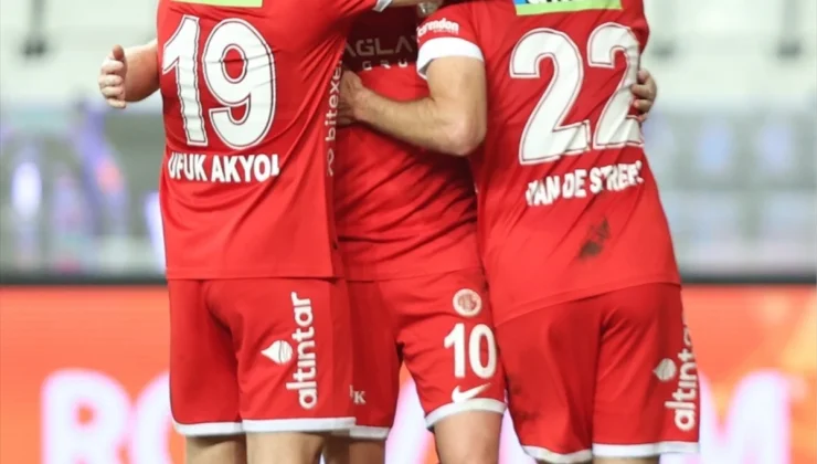 Bitexen Antalyaspor, Gaziantep FK’yı 1-0 önde bitirdi