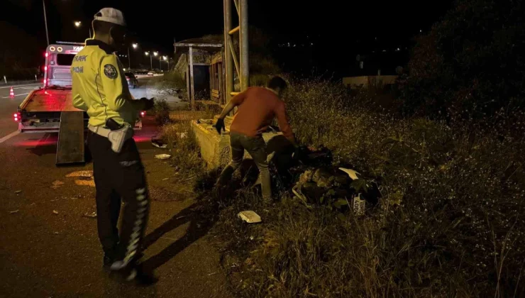 Antalya’da tek taraflı motosiklet kazası: Sürücü yaralandı