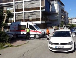 Antalya’da otomobile çarpan motosiklet sürücüsü yaralandı