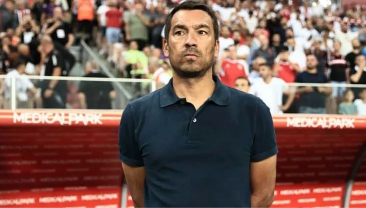 Van Bronckhorst’tan sürpriz sol bek kararı! Beşiktaş-Antalyaspor maçının ilk 11’leri belli oldu