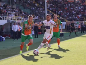 Akdeniz Derbisinde Antalyaspor, Alanyaspor’u 2-1 Geçti