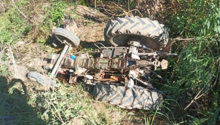 Antalya’da devrilen traktörün sürücüsü yara almadan kurtuldu