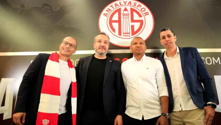 Antalyaspor, Alex de Souza ile 2 yıllık sözleşme imzaladı