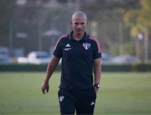 Antalyaspor’un yeni teknik direktörü kim? Alex De Souza Antalyaspor’un yeni direktörü mü?