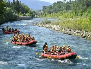 Kanlıçay’da Eğlenceli Rafting Aktivitesi Antalya’nın Turistlerini Bekliyor