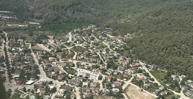 Acil Durum: Kemer’de Dev Orman Yangını Söndürülmeye Çalışılıyor