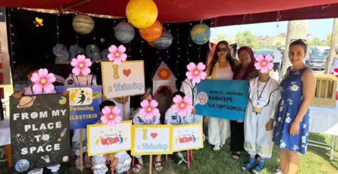 Antalya’da eTwinning Sergisinde Öğrencilerden Yaratıcı Projeler