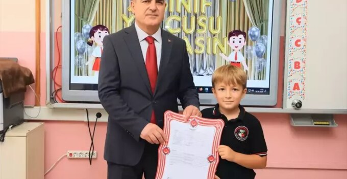 Öğrenciler Yaz Mevsimine Girerek Tatil Yapmaya Başladı: Karneler Dağıtıldı