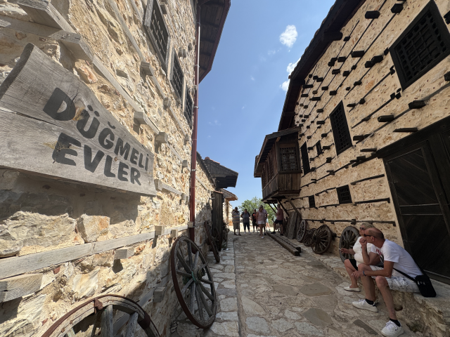 800 Yıllık Köy Sarıhacılar: Binlerce Turistin İlgi Odağı!