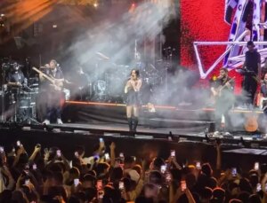 Zeynep Bastık’ın Enerjisi 26. Uluslararası Likya Kaş Festivali’ne Damga Vurdu