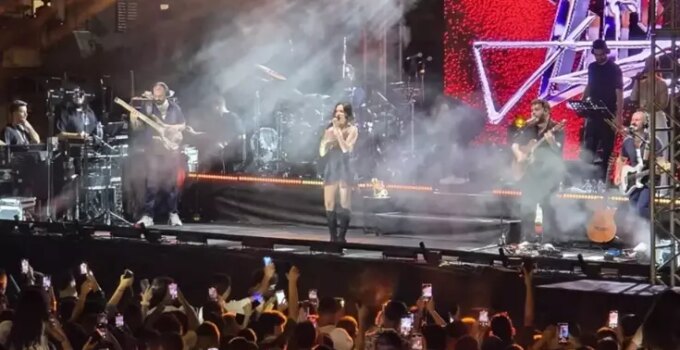 Zeynep Bastık’ın Enerjisi 26. Uluslararası Likya Kaş Festivali’ne Damga Vurdu