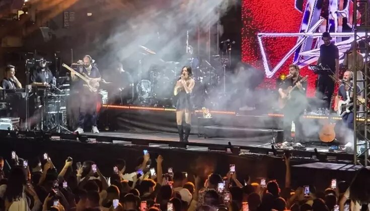 Zeynep Bastık’ın Enerjisi 26. Uluslararası Likya Kaş Festivali’ne Damga Vurdu