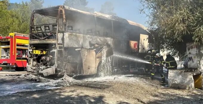 Antalya’da Otobüs Yangını: 25 Yolcu Kurtarıldı