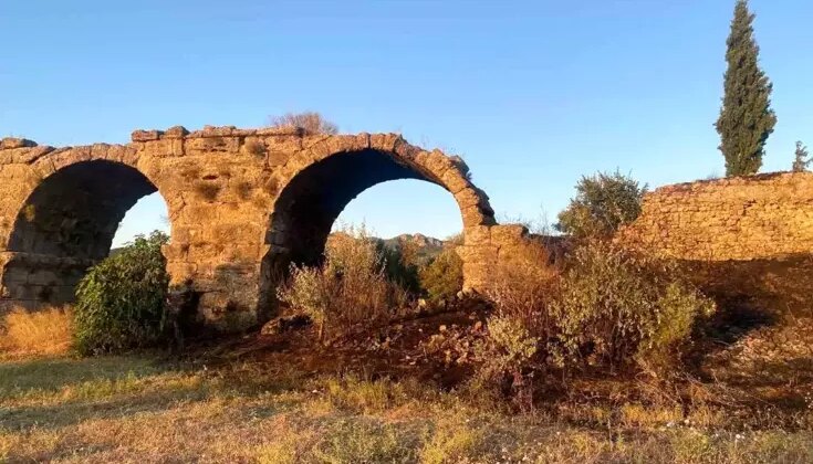 Aspendos Su Kemerleri Civarında Meydana Gelen Yangın Kısa Sürede Kontrol Altına Alındı