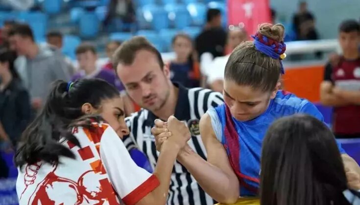 Türkiye Bilek Güreşi Şampiyonu Ayşe Büyükkacar