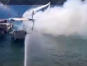 Antalya’da Esnaf ve Su Sporları Tutkunları, Teknede Meydana Gelen Yangına Yardım Etti