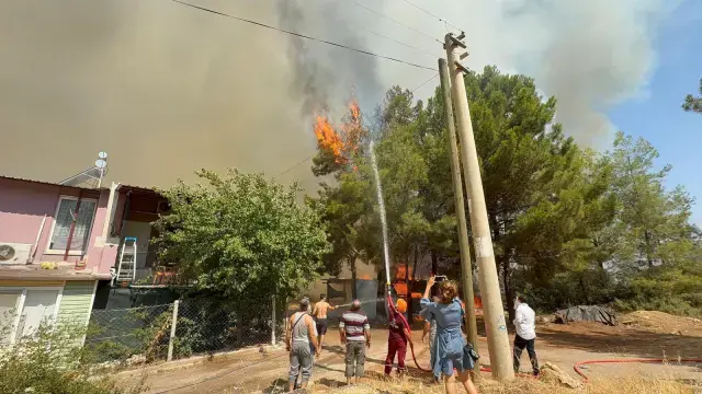 Antalya'da 3 ayrı orman yangını kontrol altına alındı, bir ilçede daha yangın çıktı