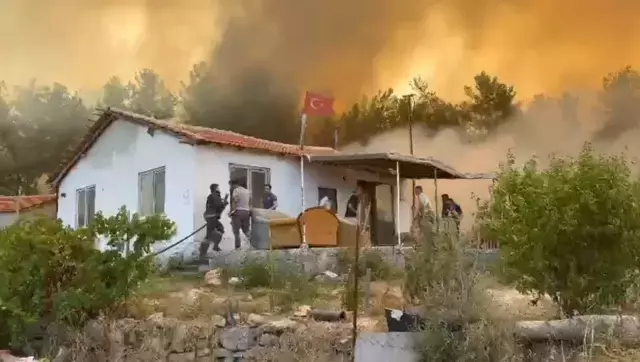 Antalya'da 3 ayrı orman yangını kontrol altına alındı, bir ilçede daha yangın çıktı