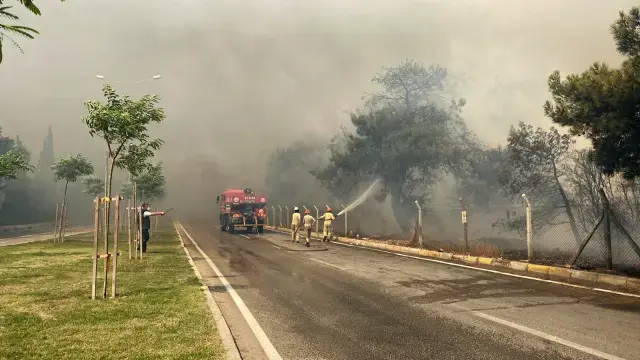 Antalya'da 3 ayrı orman yangını kontrol altına alındı, bir ilçede daha yangın çıktı