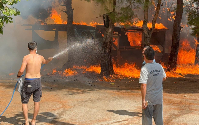 Antalya'da 3 ayrı orman yangını kontrol altına alındı, bir ilçede daha yangın çıktı