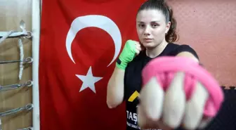 17 Yaşındaki İrem İdil Satılmış, Kick Boks ve Muaythai’de Birçok Şampiyonluk Elde Etmiş