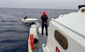 Kaş’ta Motor Arızası Yapan Tekne Kurtarıldı