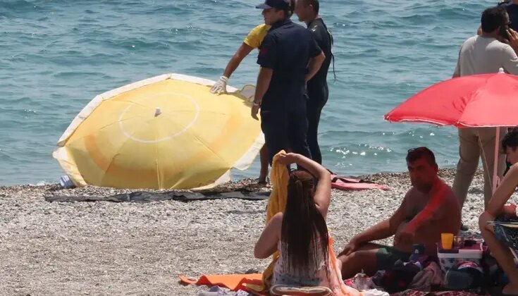 Konyaaltı Sahili’nde vücudunda kesikler bulunan erkek cesedi bulundu