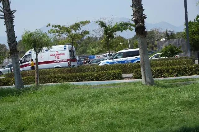 Konyaaltı Sahili'nde vücudunda kesikler bulunan erkek cesedi bulundu