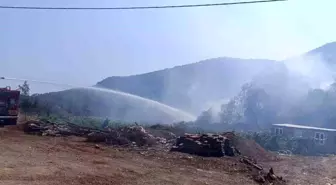 Kumluca’da Yangın, Ekiplerin Hızlı Müdahalesi ile Kontrol Altına Alındı