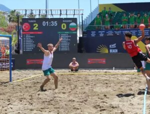 Alanya’da 17 Yaş Altı Avrupa Plaj Hentbol Şampiyonası Heyecanı Sürüyor