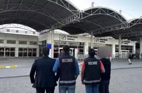 Antalya Havalimanı'nda Kaçak Eşya Yok Edilme Operasyonu: 5 Görevli Cezaevine Konuldu.