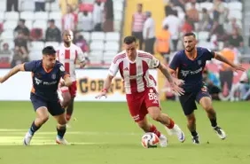 Antalyaspor, Başakşehir karşısında 4-0'lık bir mağlubiyet aldı.