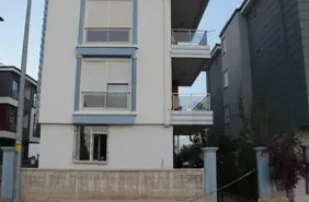 Antalya'da bir polis memuru, ailesini öldürdü.