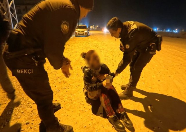 Aksaray'da Alkollü Kadından Bekçilere Tepki