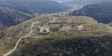 Blaundos Antik Kenti'nde Tarihi Stadyum Kazı Çalışmalarıyla Gün Yüzüne Çıkarılıyor