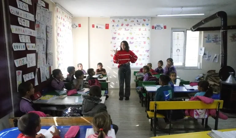 Çağırgan Kikiler İlkokulu’nda Görev Yapan Fedakar Öğretmen: Derya Acun