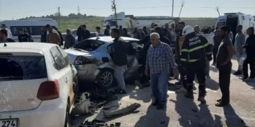 Hatay'da Birden Fazla Araç Karıştığı Kaza Sonucu 7 Kişi Yaralandı