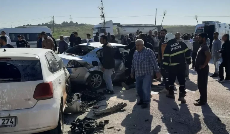 Hatay’da Birden Fazla Araç Karıştığı Kaza Sonucu 7 Kişi Yaralandı