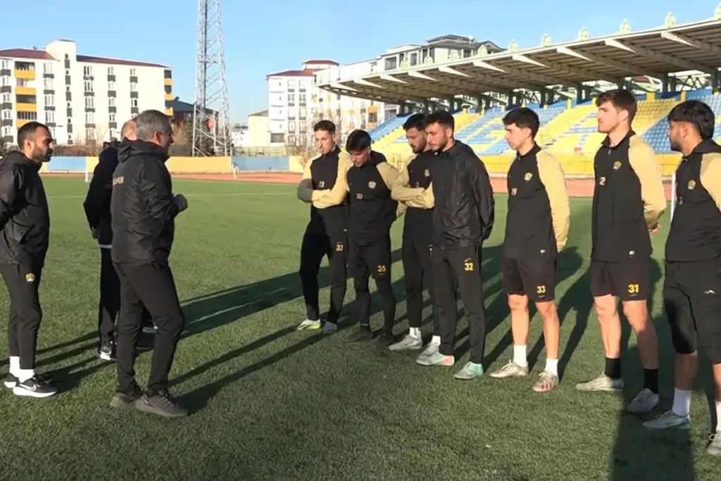 Zirve için mücadele eden takımda 17 oyuncu ceza aldı, sadece 7 futbolcu kaldı