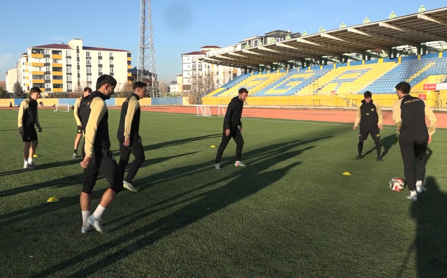 Zirveye oynuyorlardı! 17 futbolcusu ceza aldı, takımda sadece 7 kişi kaldı